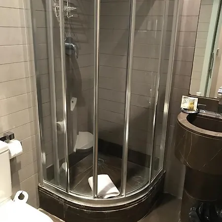 Chic & Basic Zoo Hotel