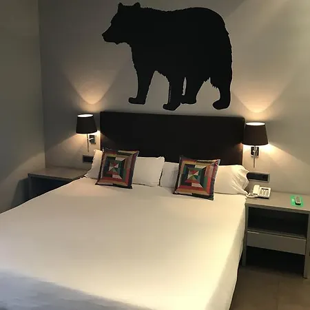 Chic & Basic Zoo Hotel *