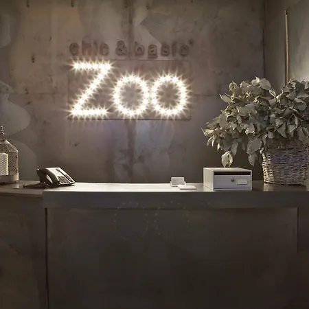 Chic & Basic Zoo Hotel *