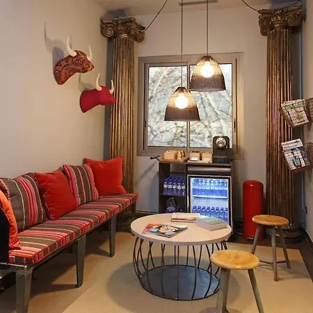 Chic & Basic Zoo Barcelona