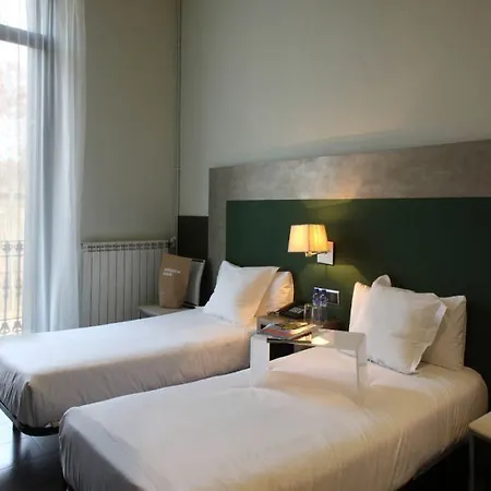 Chic & Basic Zoo Barcelona