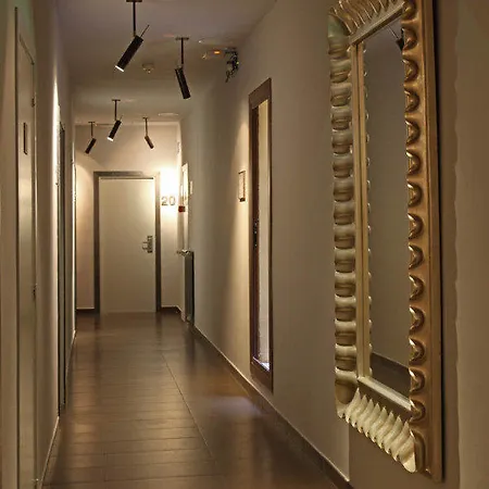 Chic & Basic Zoo Отель