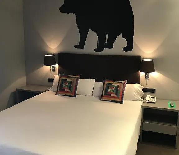 Chic & Basic Zoo Hotel *