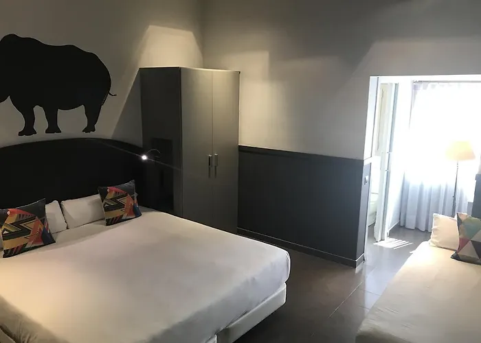 Chic & Basic Zoo Hotel