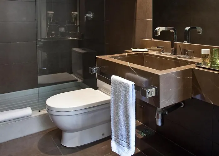 Chic & Basic Zoo Hotel *