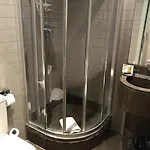 Chic & Basic Zoo Hotel