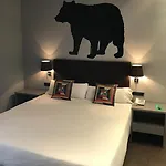 Chic & Basic Zoo Hotel *