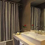 Chic & Basic Zoo Hotel *