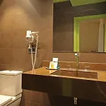 Chic & Basic Zoo Hotel *