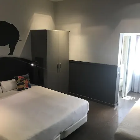 Chic & Basic Zoo Hotel